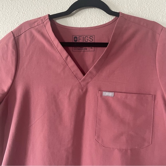 FIGS Catarina One-Pocket Scrub Top Women’s XL Chalk Pink Medical Healthcare - Picture 3 of 12